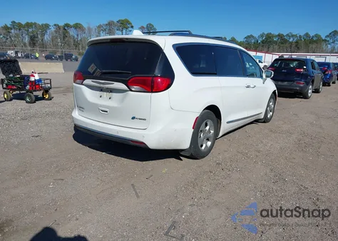 2017 Chrysler Pacifica Hybrid Platinum z USA, uszkodzony, nr VIN 2C4RC1N79HR822310